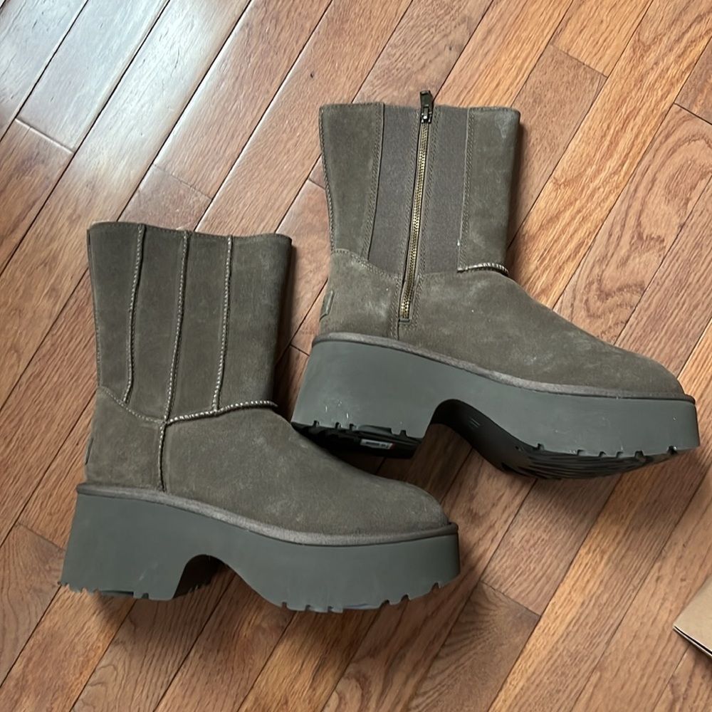 UGG Tan Platform Winter Boots - Picture 5 of 6
